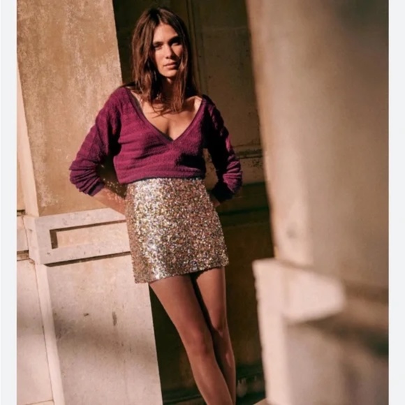 Sezane Gretha V-Neck Jumper Sweater in Plum Medium - Picture 3 of 13